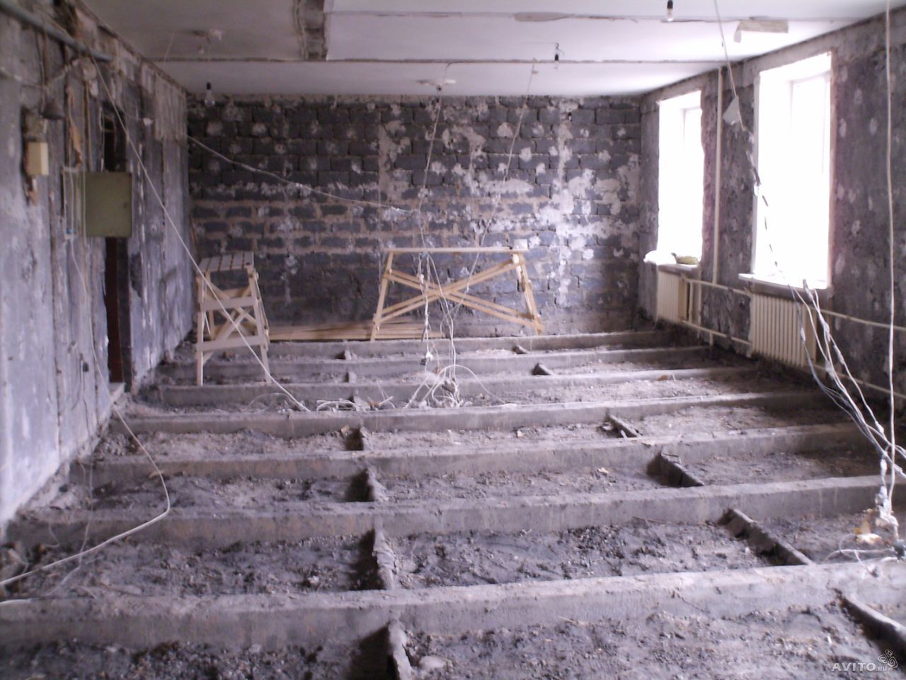 Снос стен и демонтаж перегородок при перепланировке квартиры